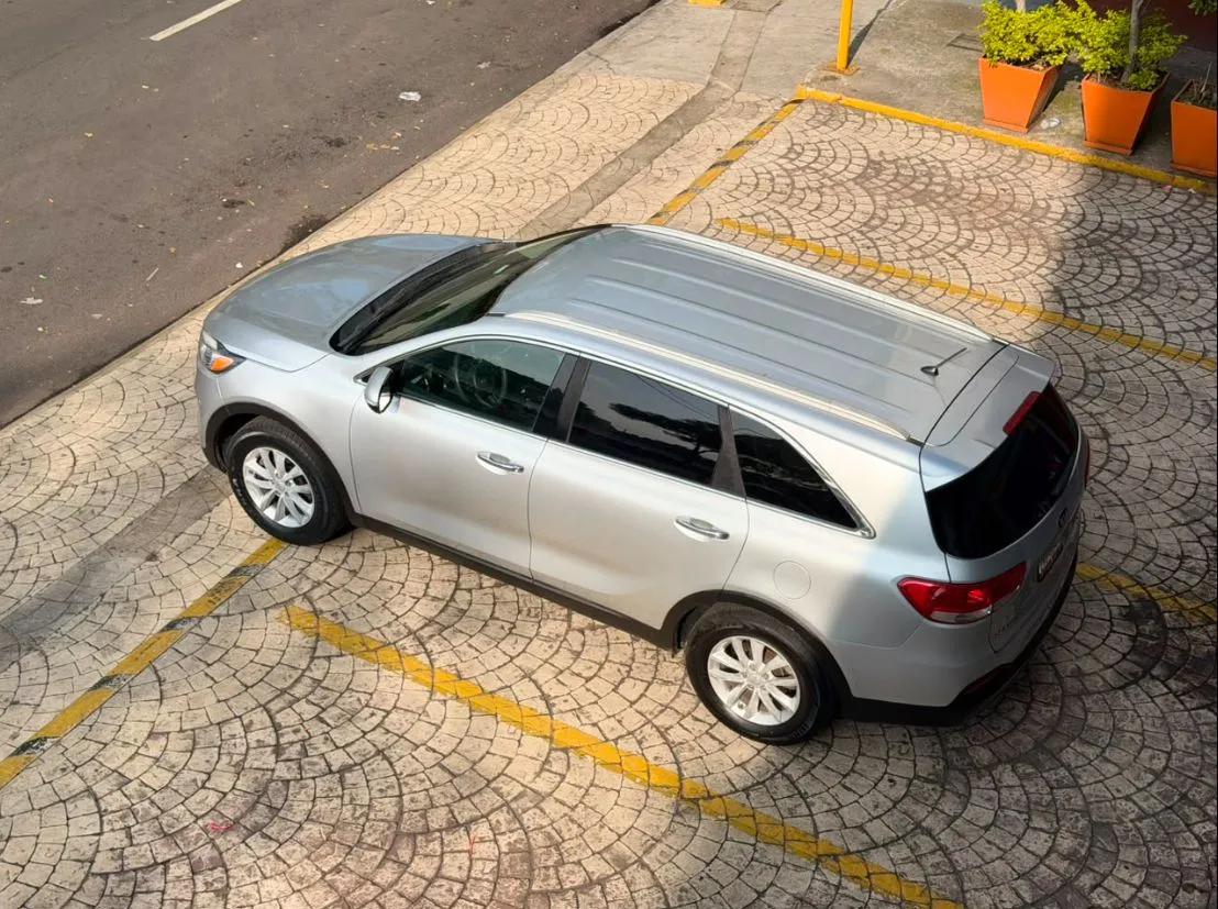 KIA SORENTO LX 2018 3 FILAS DE ASIENTOS