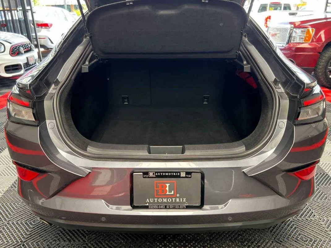 JAC J7 2024 4p Limited L4/1.5/T Aut.