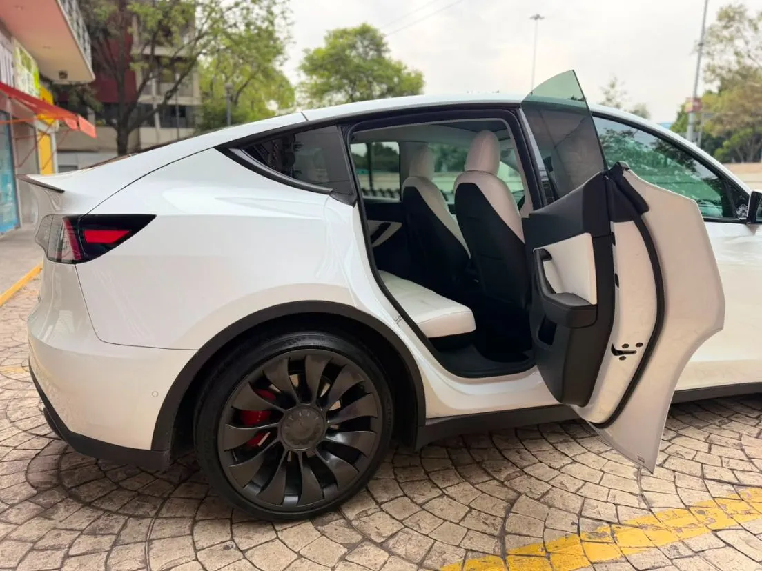 TESLA MODEL Y PERFORMANCE 2022