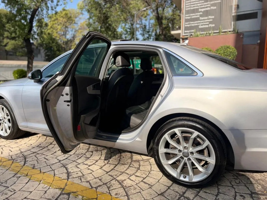 AUDI A4 SELECT TURBO 2017 LÍNEA NUEVA