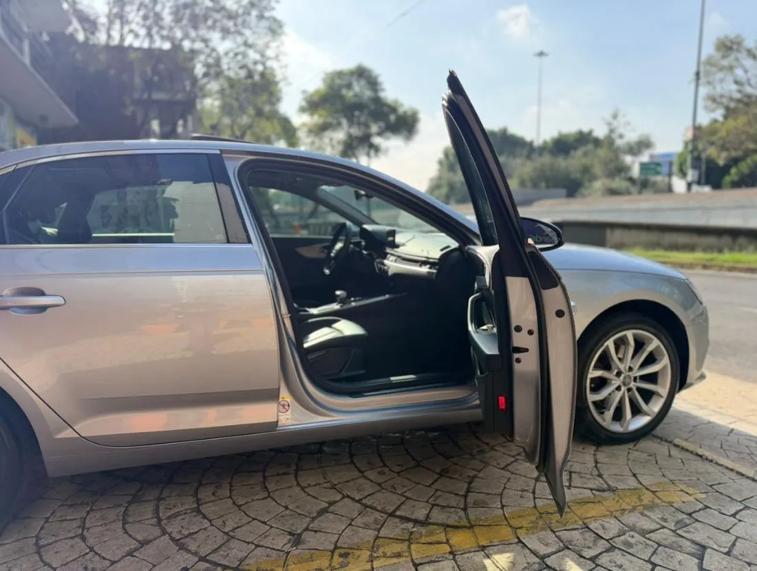 AUDI A4 SELECT TURBO 2017 LÍNEA NUEVA