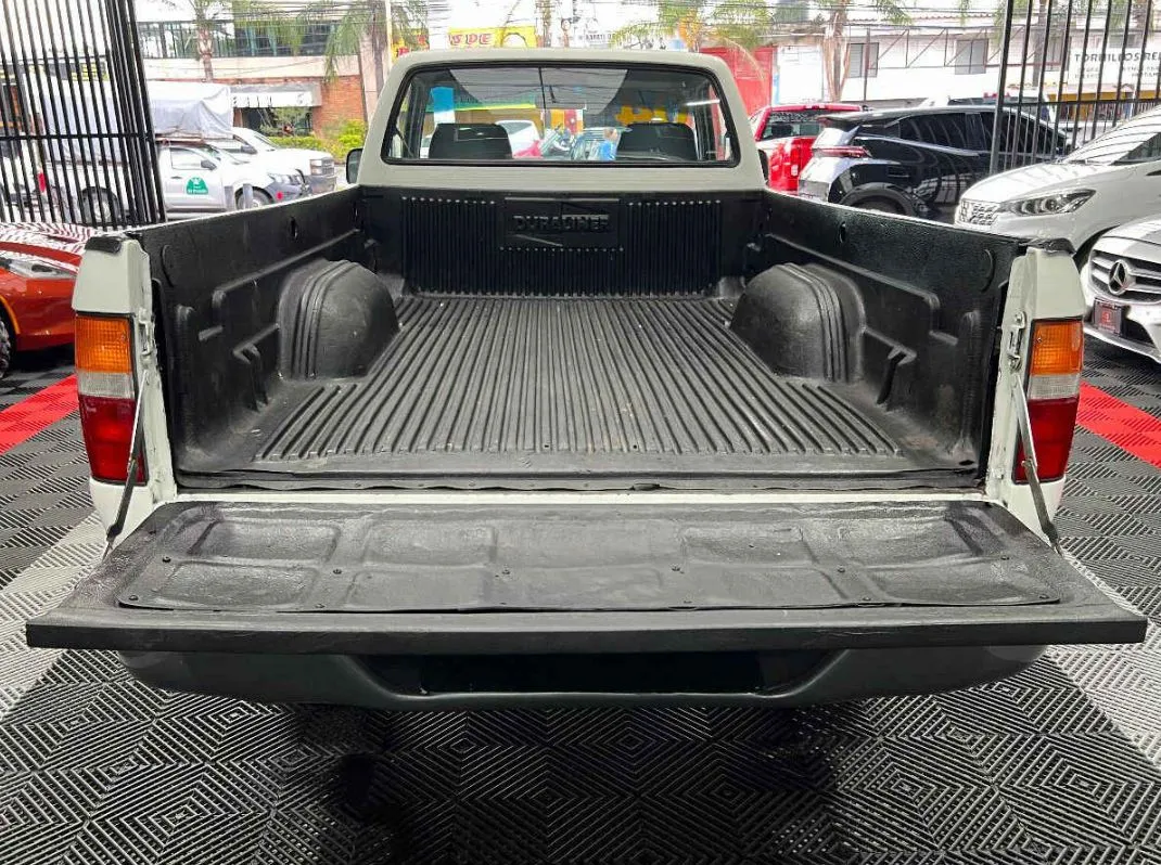 Toyota Hilux 2004