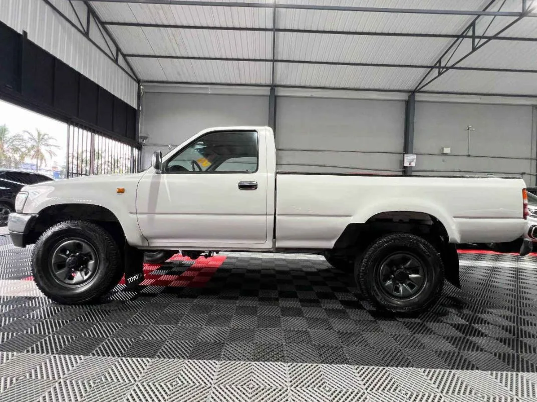 Toyota Hilux 2004