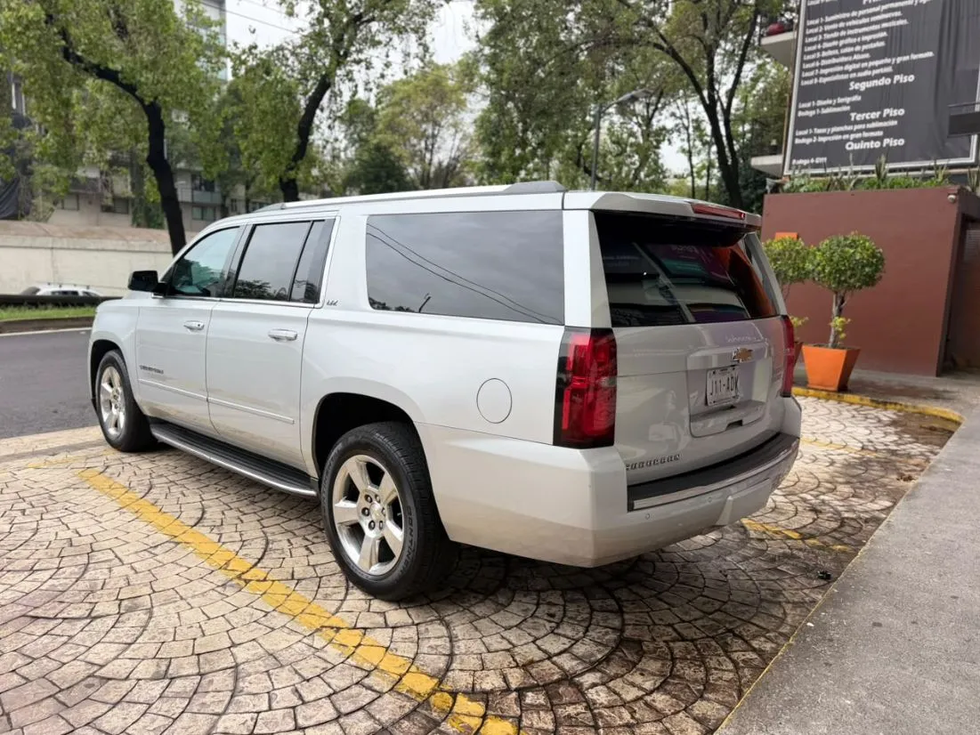 SUBURBAN LTZ 2015 NACIONAL
