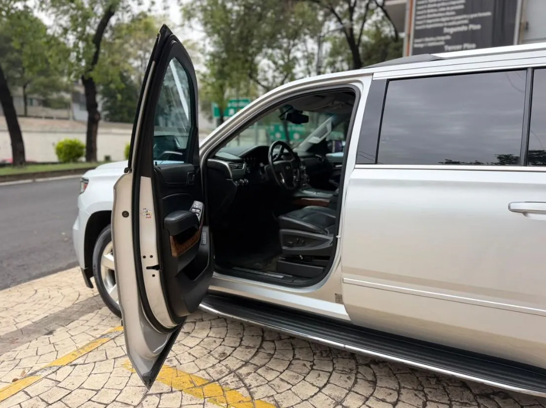 SUBURBAN LTZ 2015 NACIONAL