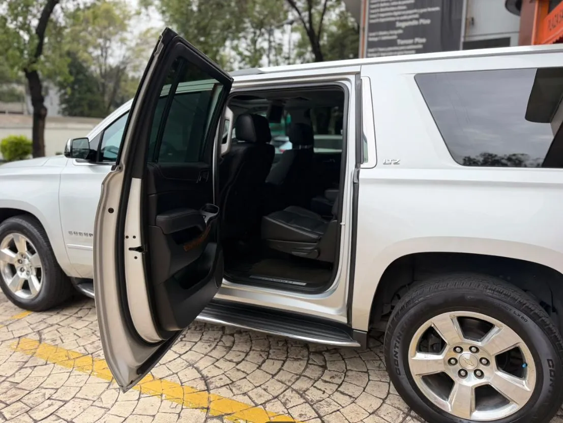 SUBURBAN LTZ 2015 NACIONAL