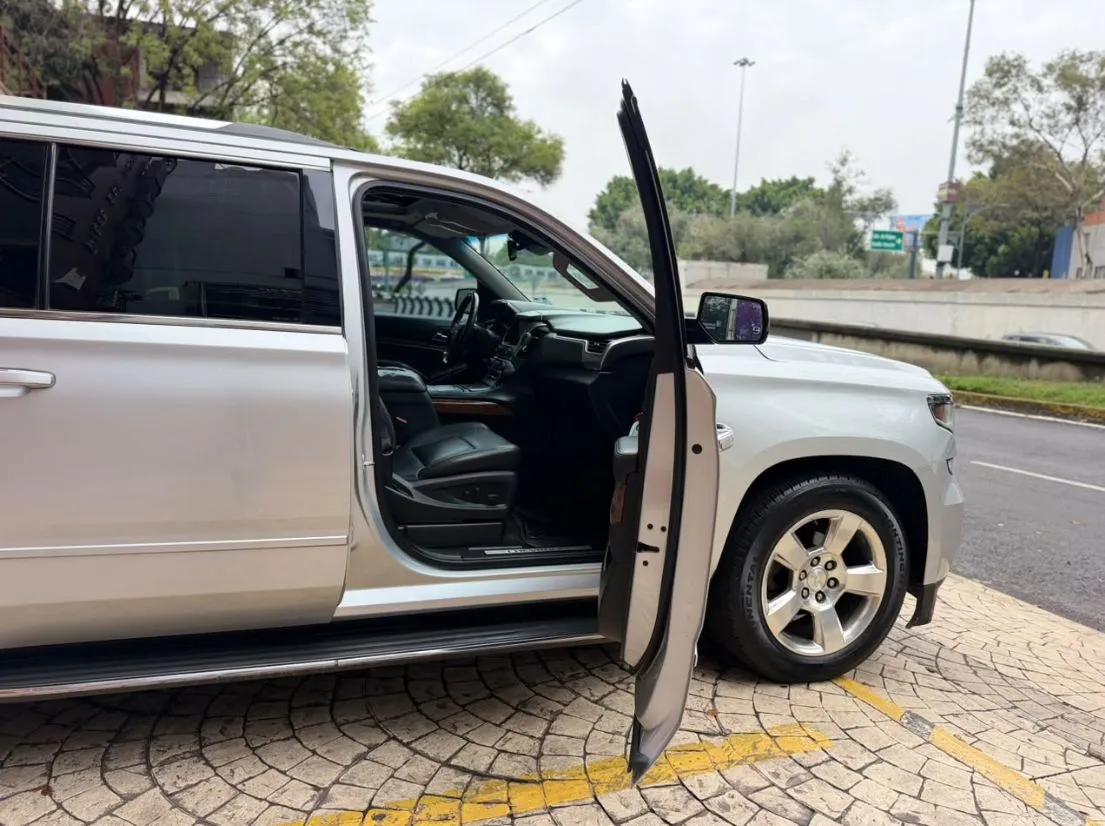 SUBURBAN LTZ 2015 NACIONAL