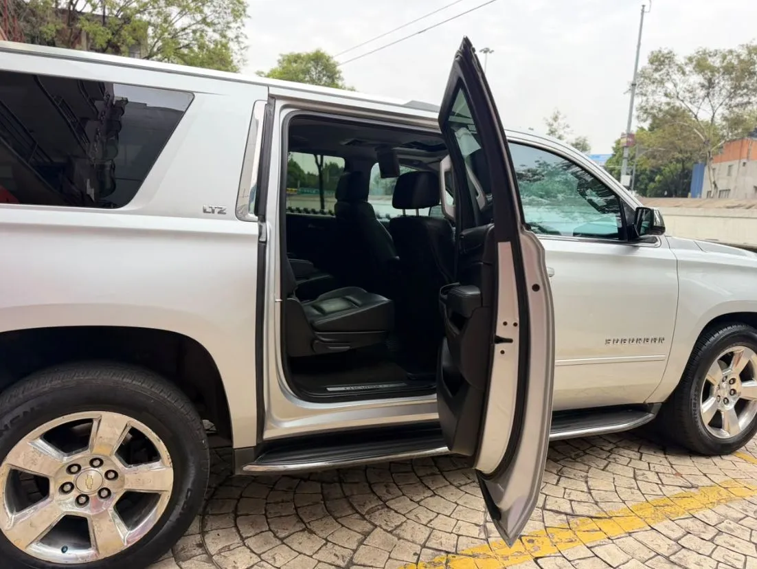 SUBURBAN LTZ 2015 NACIONAL