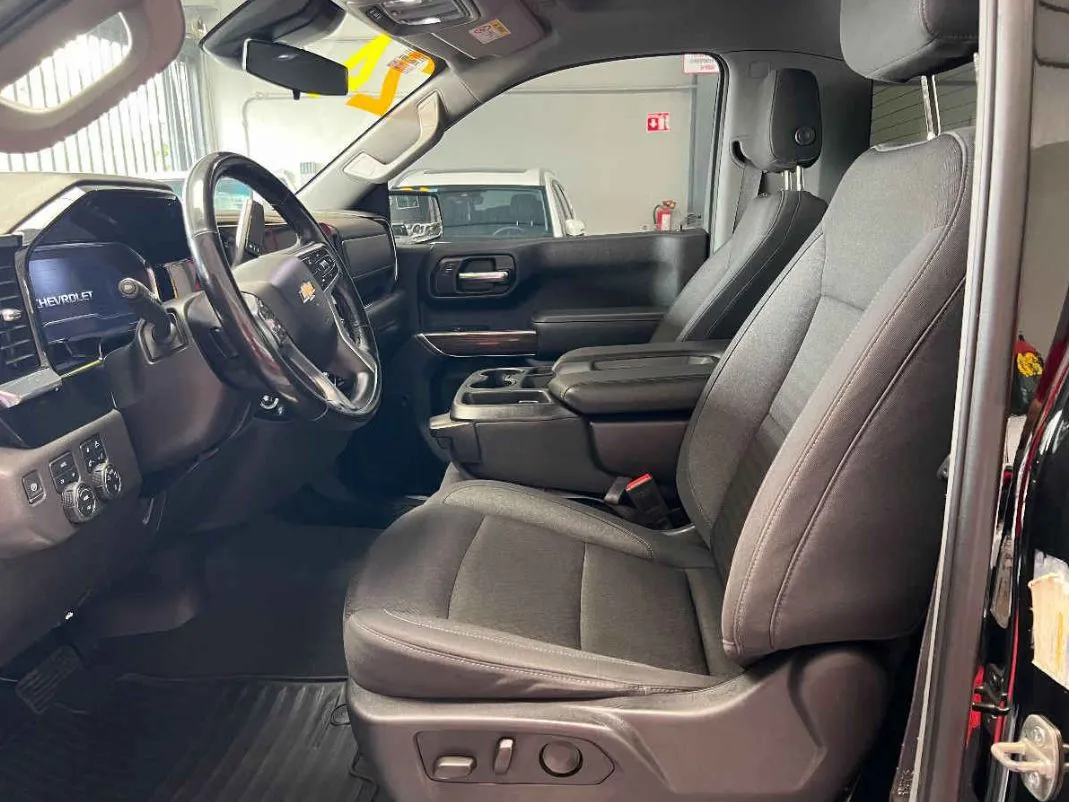 Chevrolet Cheyenne 2024 2p LT Cab Regular V8/5.3 Aut 4x4