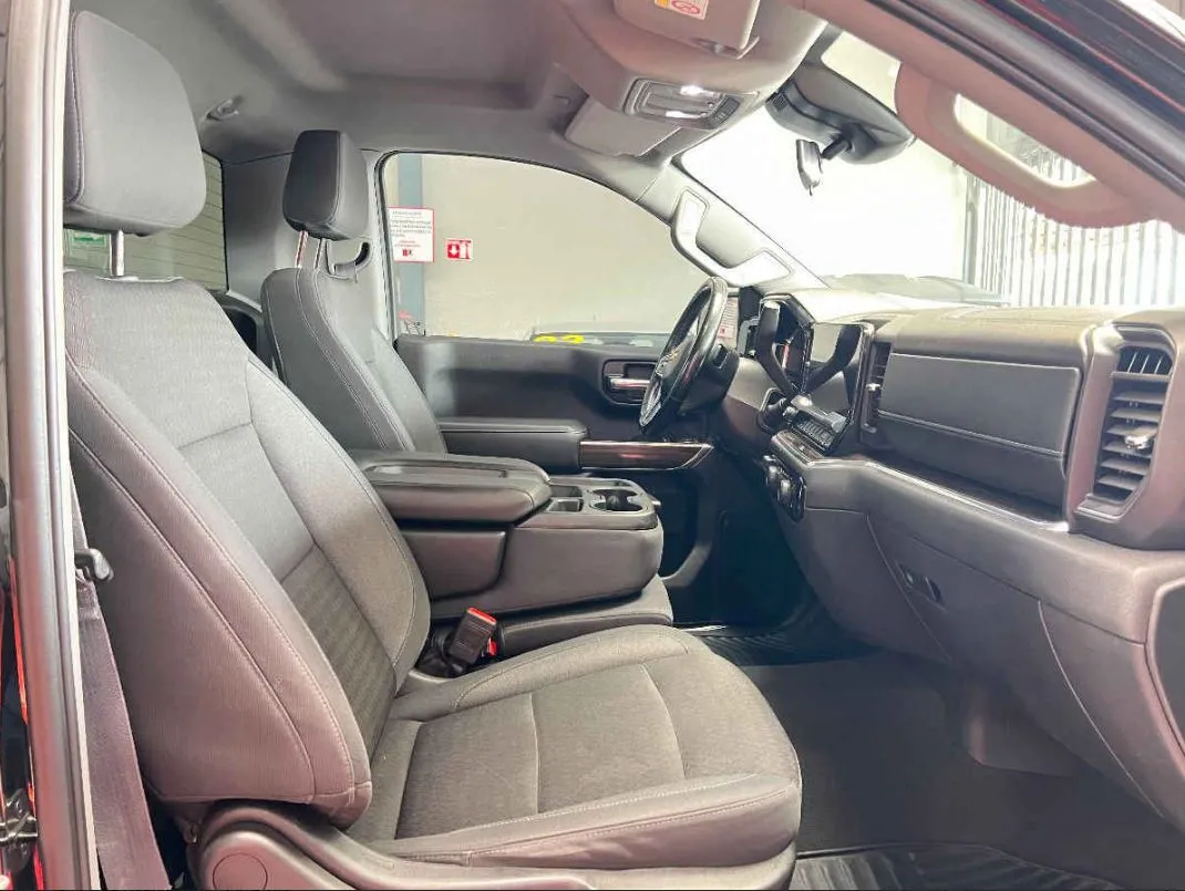 Chevrolet Cheyenne 2024 2p LT Cab Regular V8/5.3 Aut 4x4