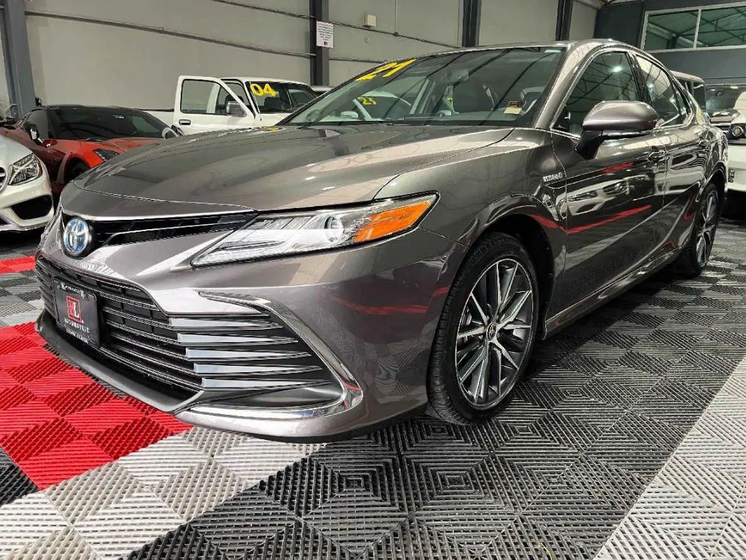 Toyota Camry 2021 4p Hibrido L4/2.5 Aut.