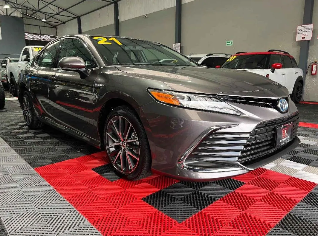 Toyota Camry 2021 4p Hibrido L4/2.5 Aut.