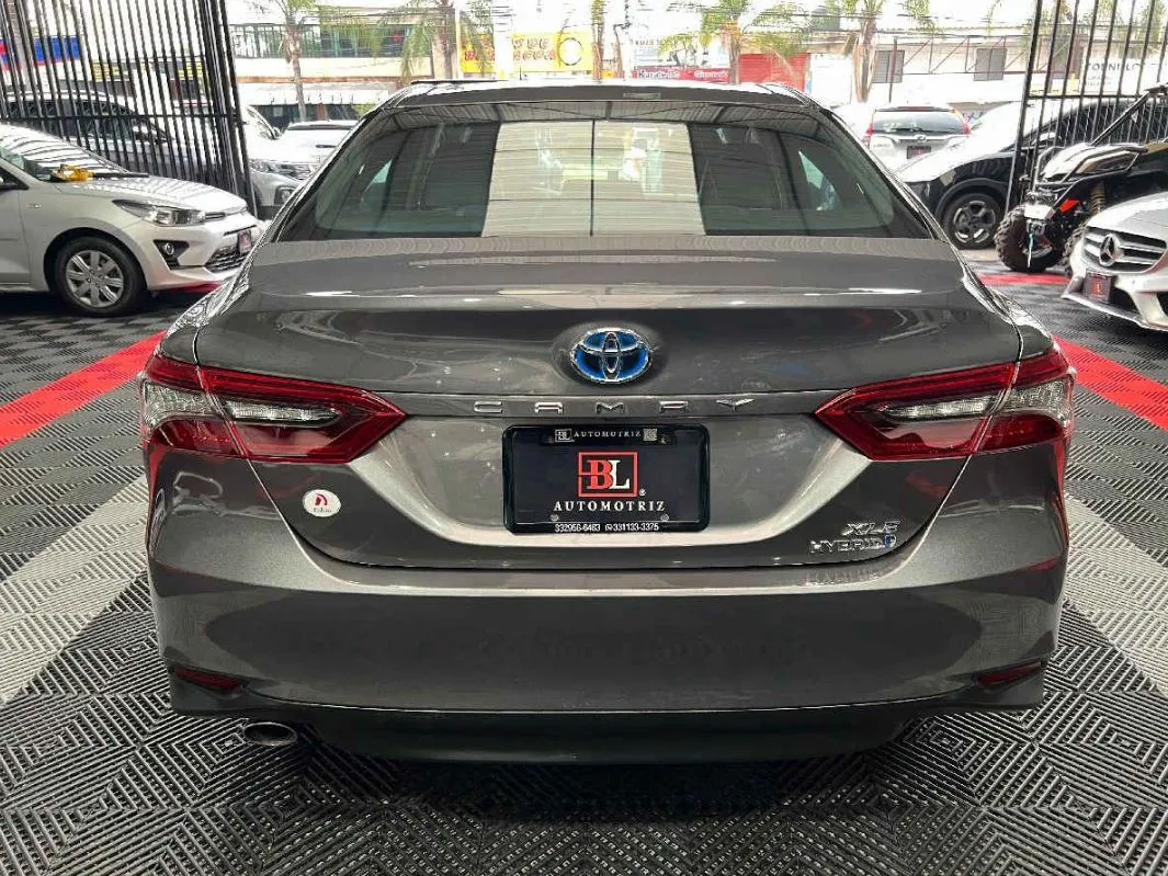 Toyota Camry 2021 4p Hibrido L4/2.5 Aut.