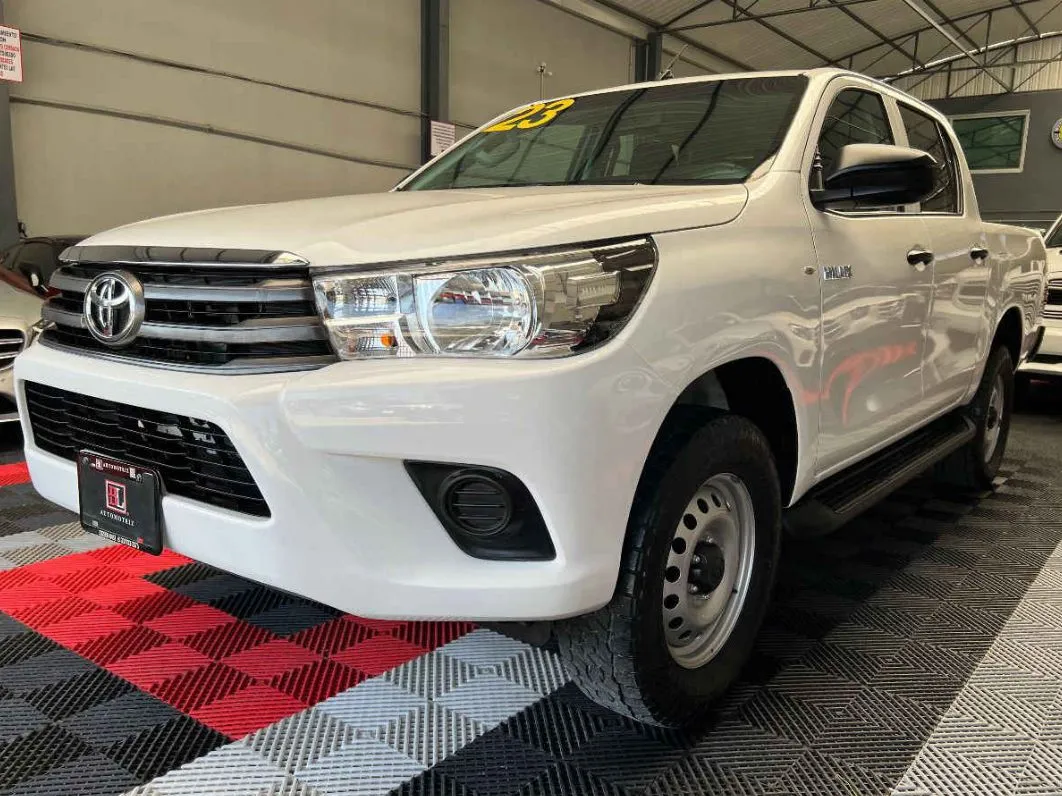 Toyota Hilux 2023 4p Doble Cabina Base L4/2.7 Man.