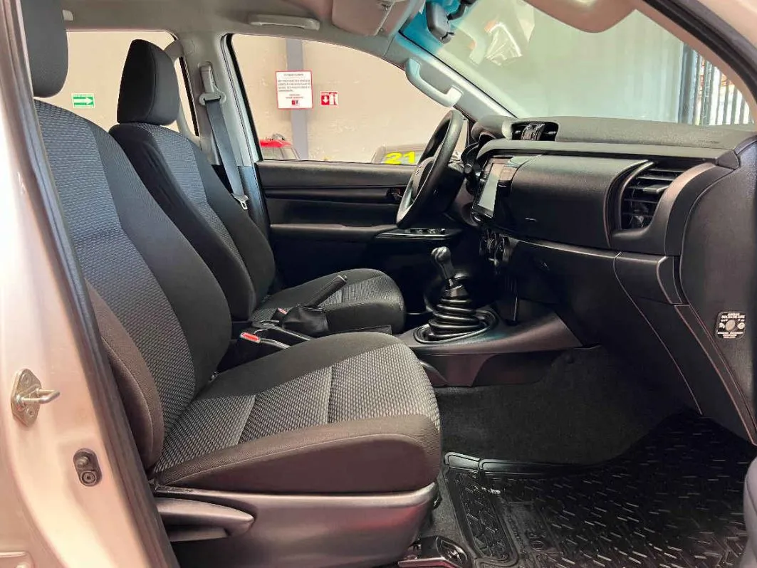 Toyota Hilux 2023 4p Doble Cabina Base L4/2.7 Man.