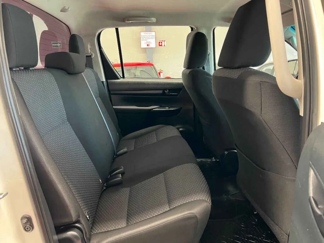 Toyota Hilux 2023 4p Doble Cabina Base L4/2.7 Man.