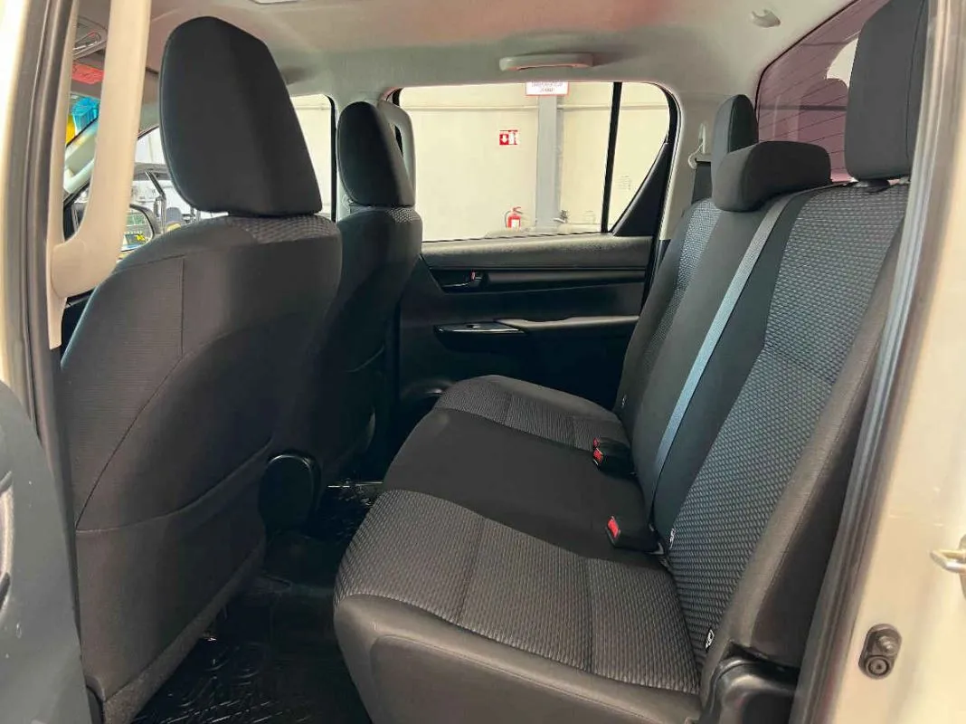 Toyota Hilux 2023 4p Doble Cabina Base L4/2.7 Man.