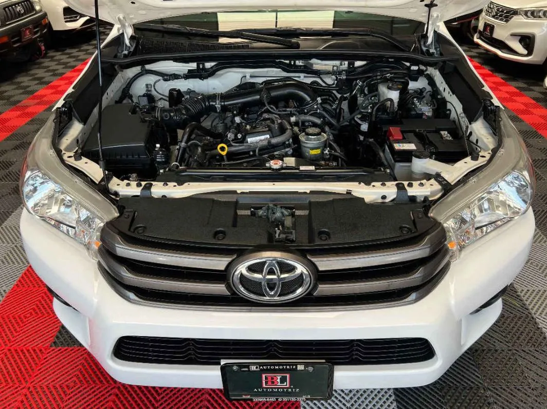 Toyota Hilux 2023 4p Doble Cabina Base L4/2.7 Man.