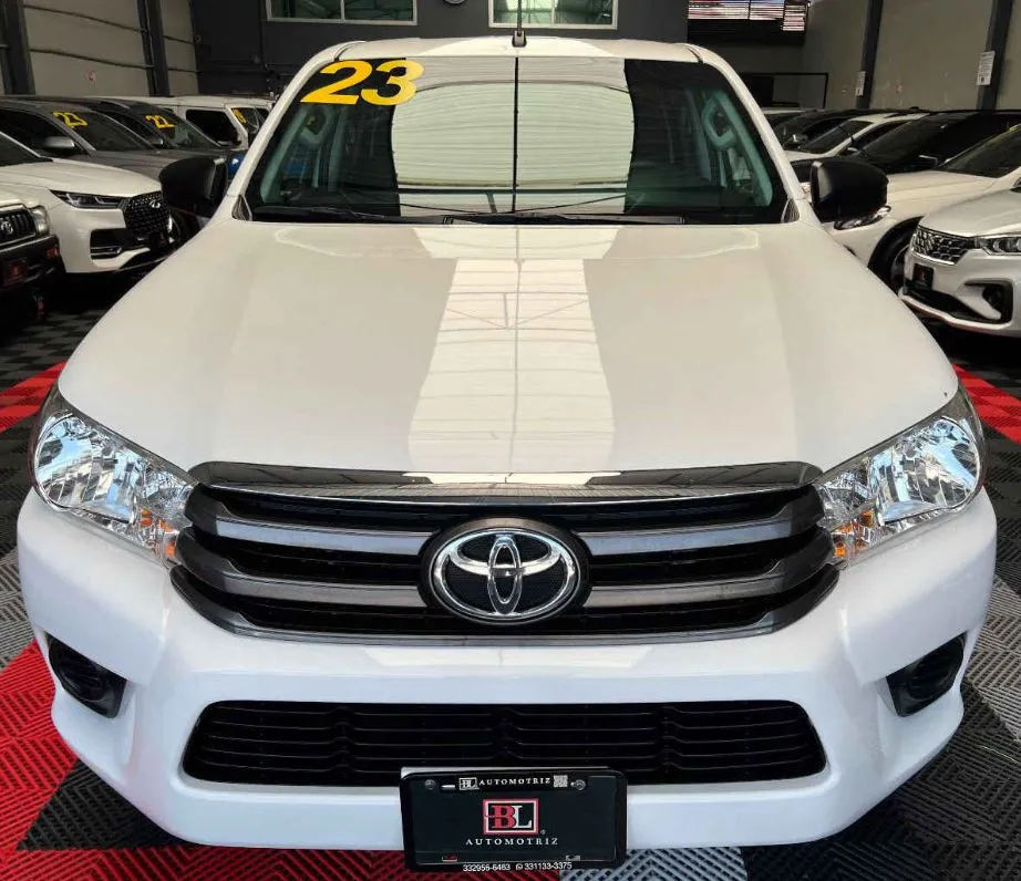 Toyota Hilux 2023 4p Doble Cabina Base L4/2.7 Man.