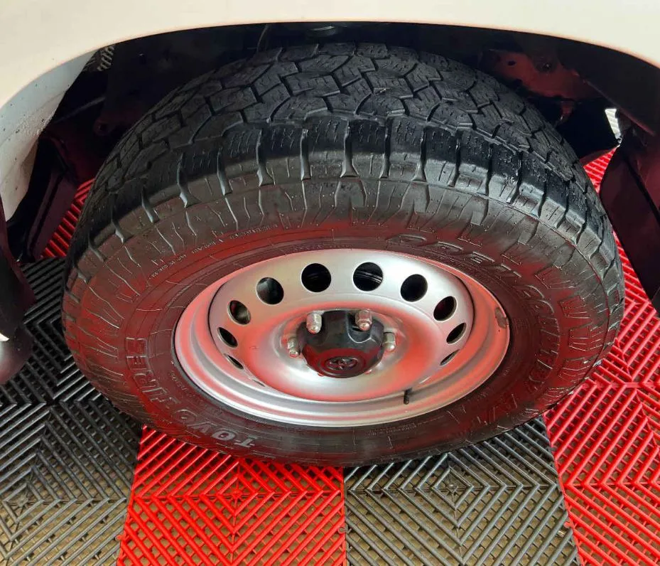 Toyota Hilux 2023 4p Doble Cabina Base L4/2.7 Man.