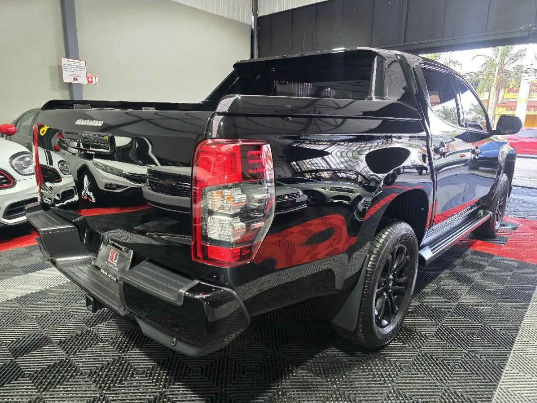 Mitsubishi L200 2023 4p Limited Doble L4/2.4/T Diesel Aut 4x4.