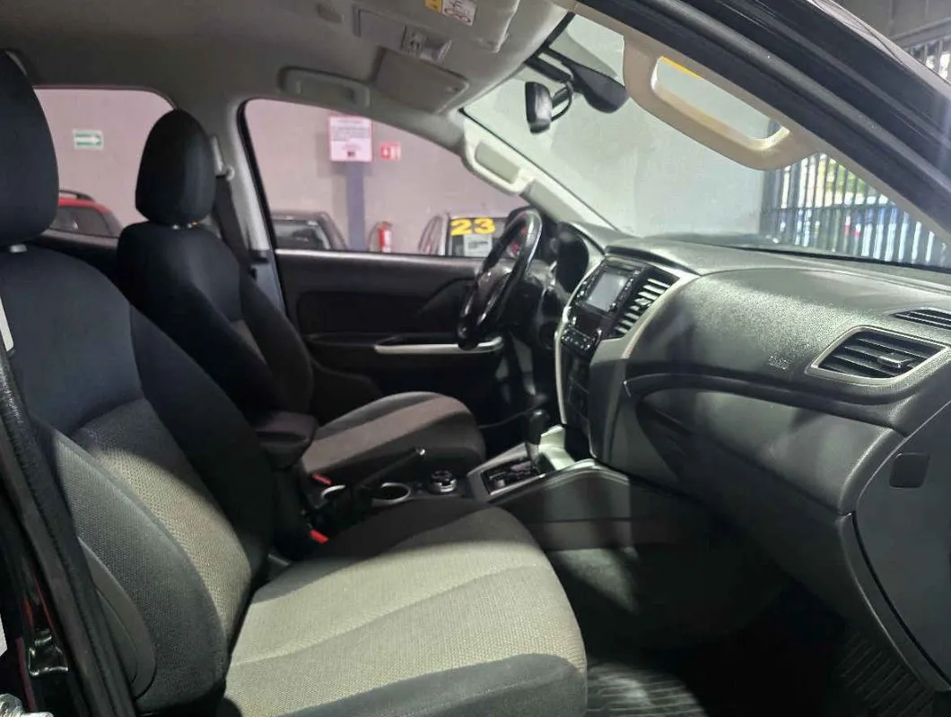 Mitsubishi L200 2023 4p Limited Doble L4/2.4/T Diesel Aut 4x4.