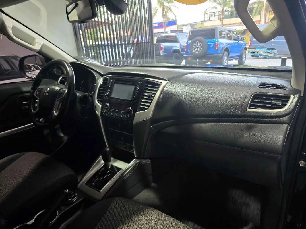Mitsubishi L200 2023 4p Limited Doble L4/2.4/T Diesel Aut 4x4.