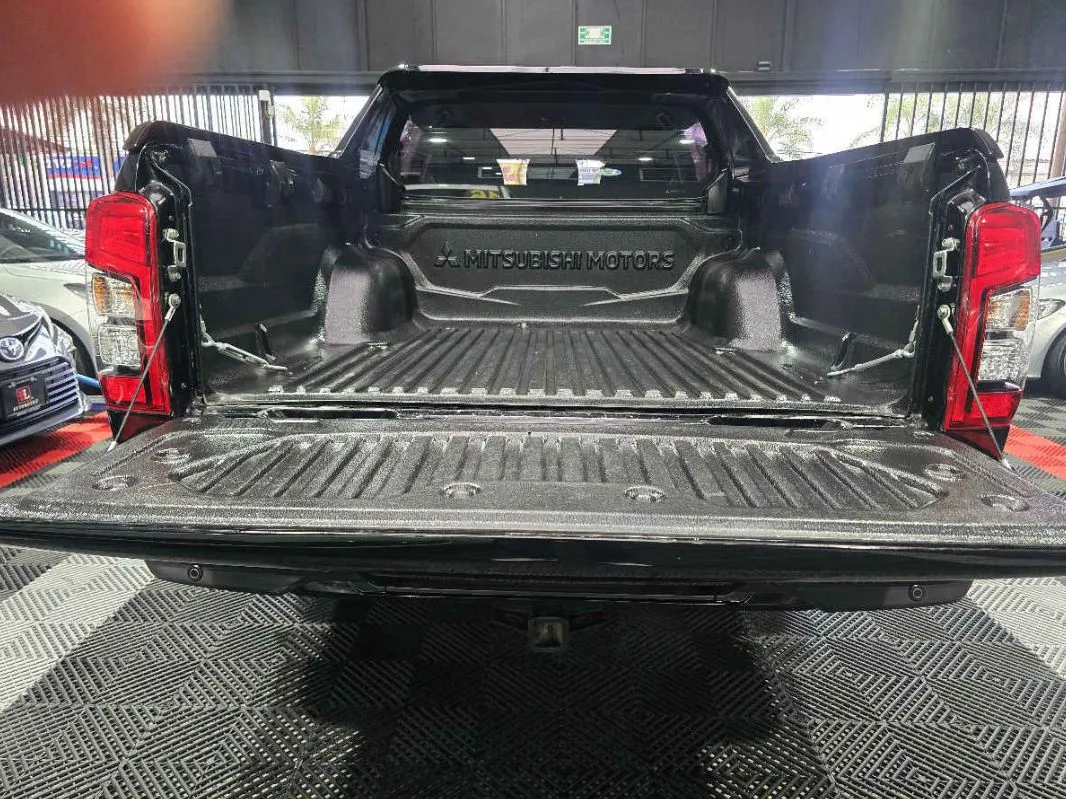 Mitsubishi L200 2023 4p Limited Doble L4/2.4/T Diesel Aut 4x4.