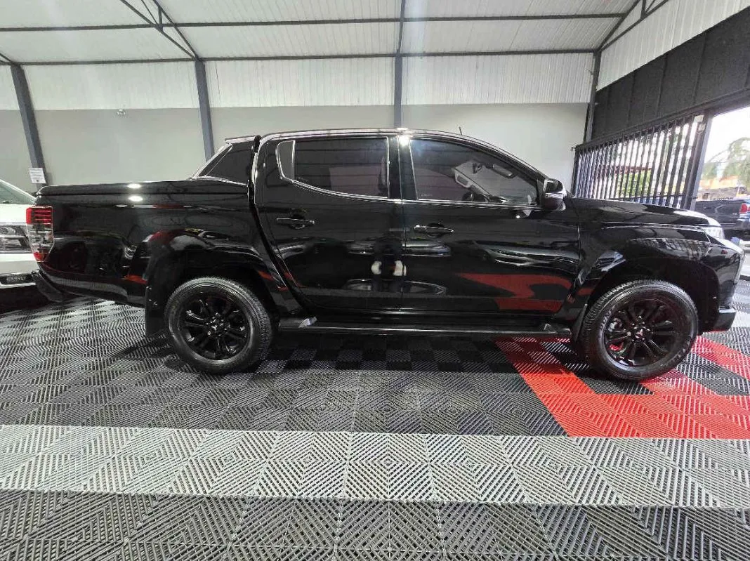 Mitsubishi L200 2023 4p Limited Doble L4/2.4/T Diesel Aut 4x4.