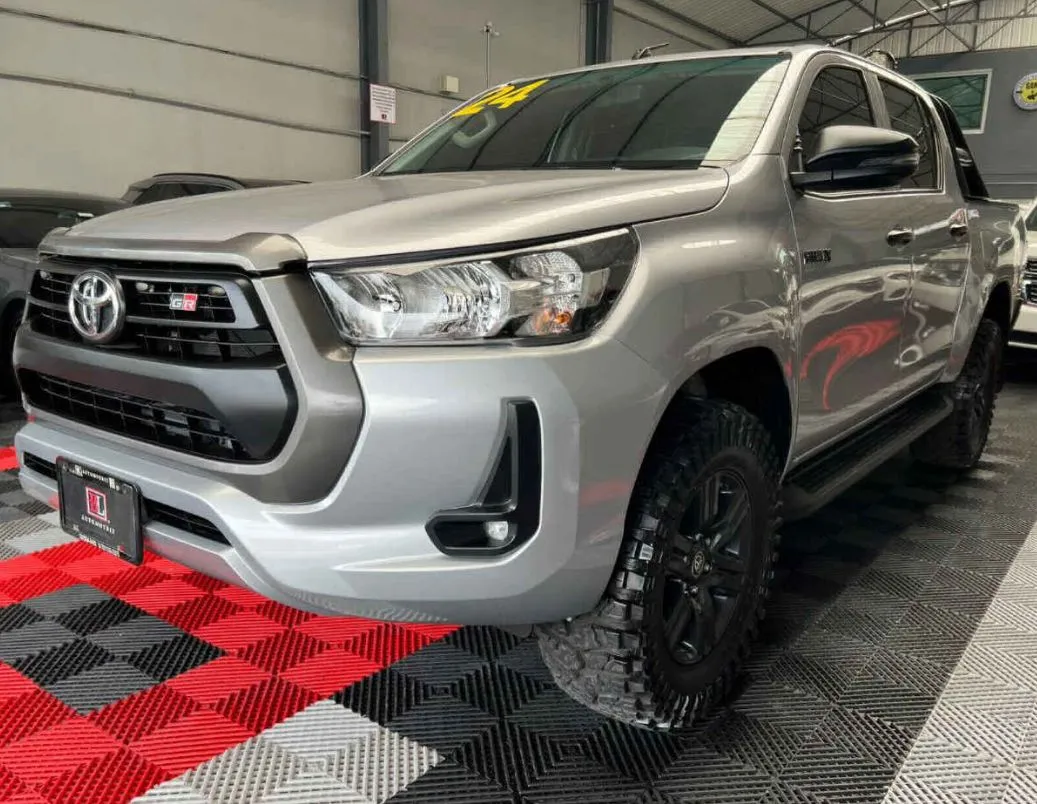 Toyota Hilux 2024 4p Doble Cabina SR L4/2.7 Man.
