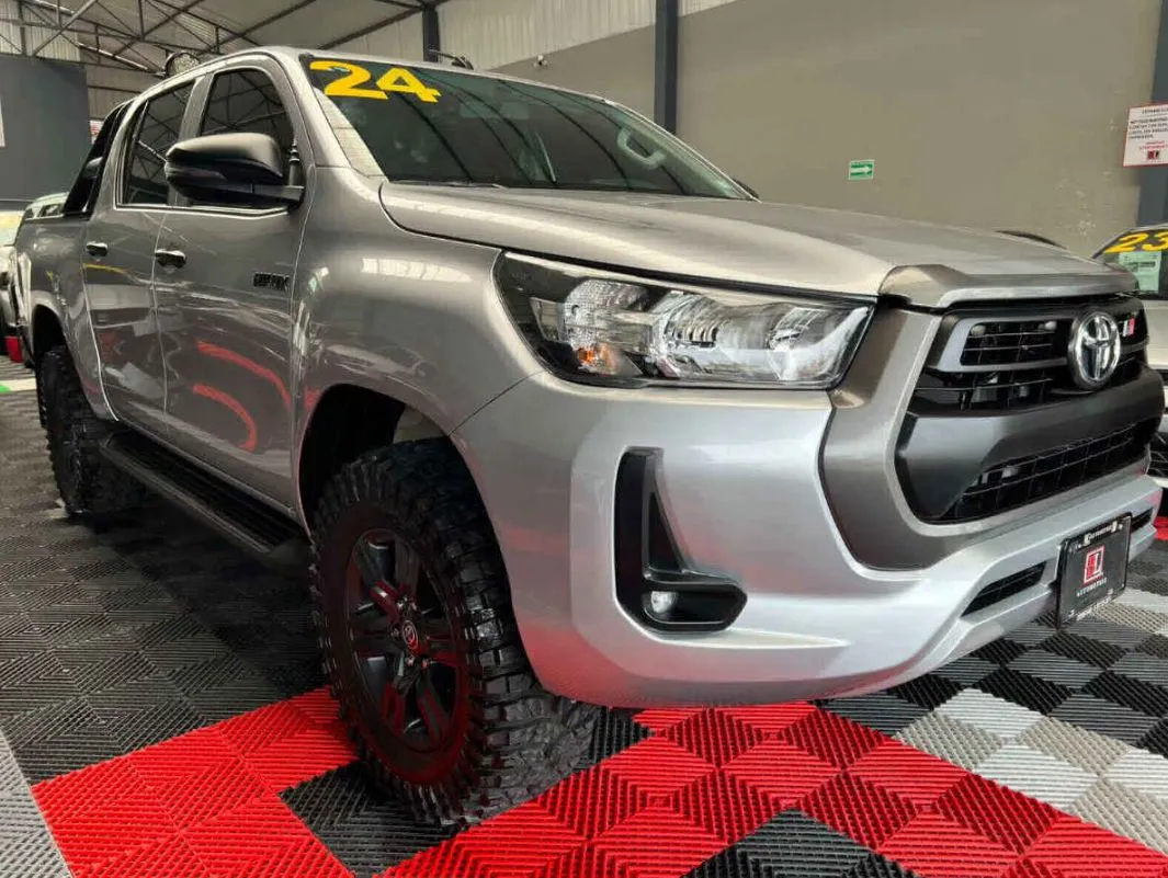Toyota Hilux 2024 4p Doble Cabina SR L4/2.7 Man.