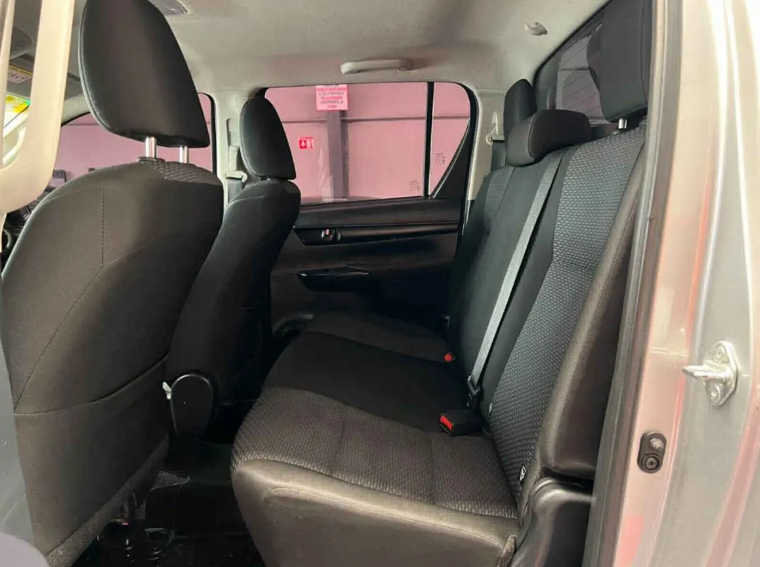 Toyota Hilux 2024 4p Doble Cabina SR L4/2.7 Man.