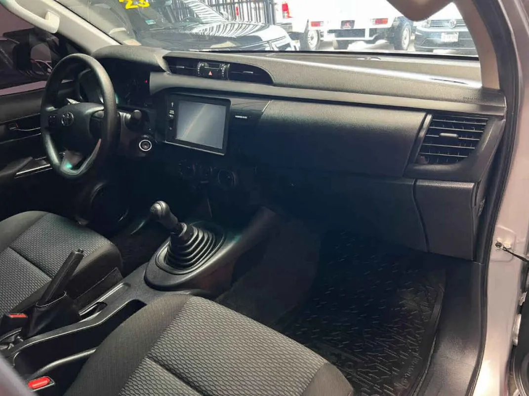 Toyota Hilux 2024 4p Doble Cabina SR L4/2.7 Man.