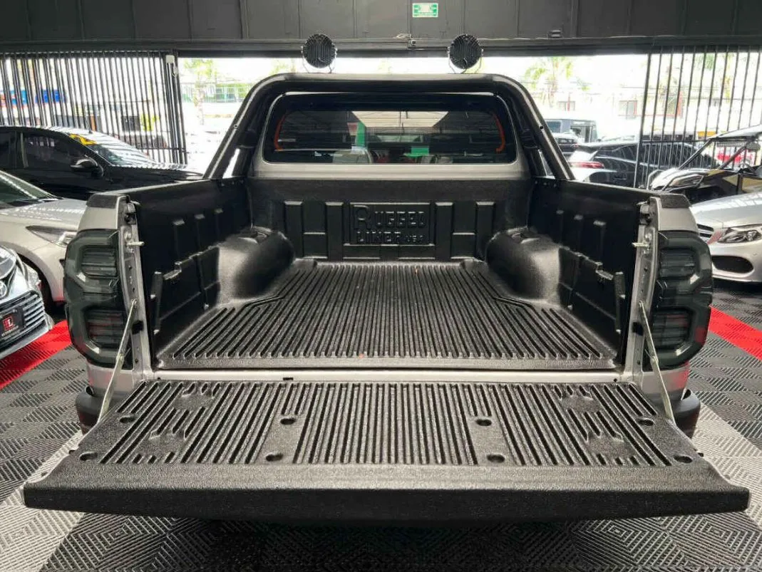 Toyota Hilux 2024 4p Doble Cabina SR L4/2.7 Man.