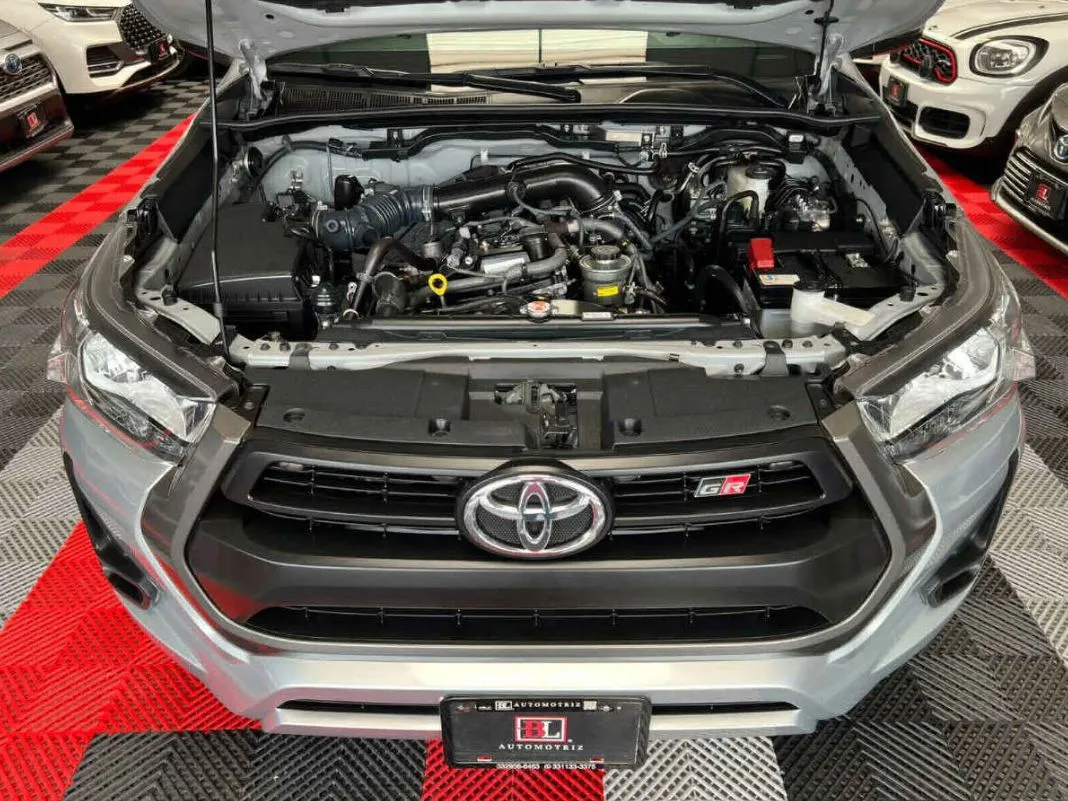 Toyota Hilux 2024 4p Doble Cabina SR L4/2.7 Man.
