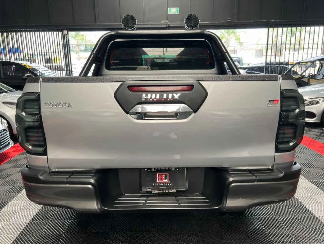 Toyota Hilux 2024 4p Doble Cabina SR L4/2.7 Man.