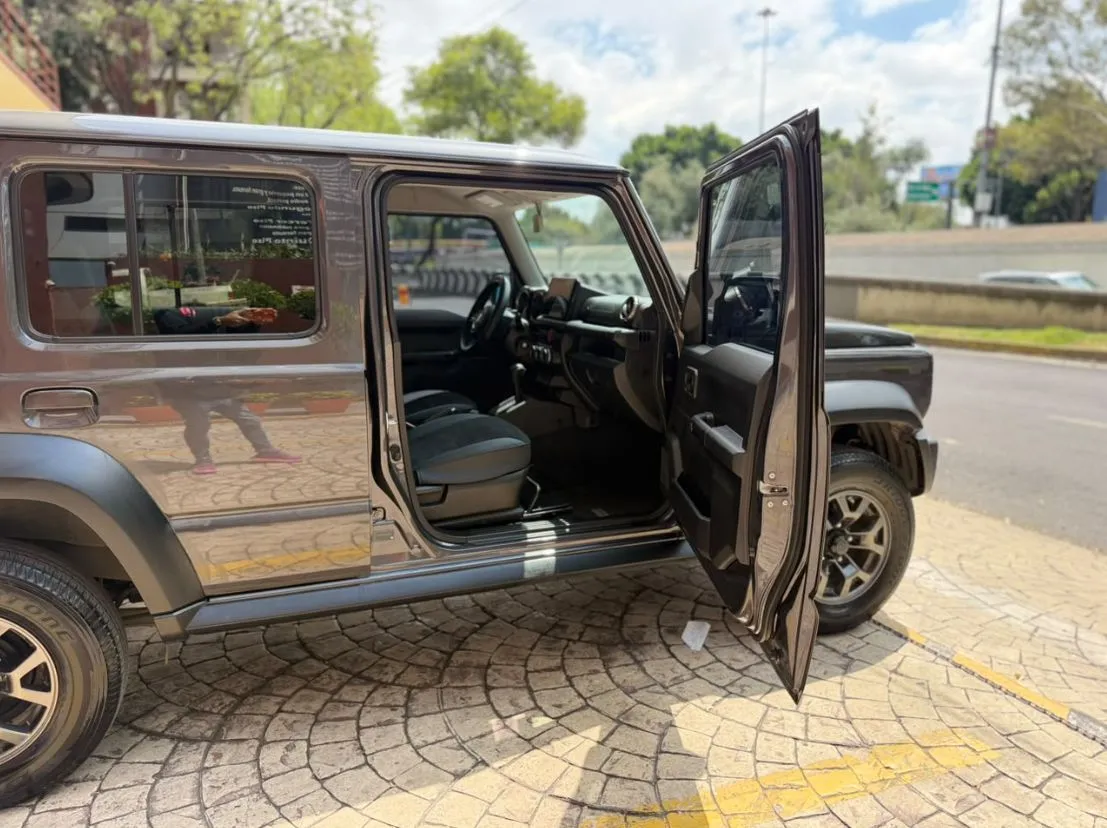 SUZUKI JIMNY GLX 2026 5 PUERTAS 4X4 AUTOMÁTICA