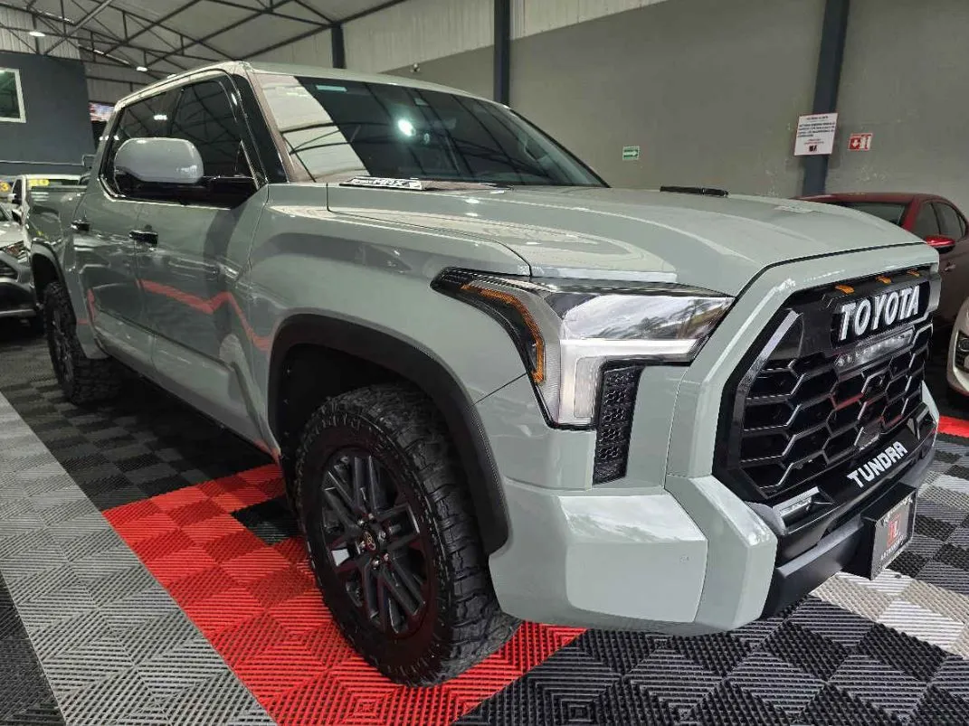 Toyota Tundra 2023 4p Platinum PHEV V6/3.5/T Aut.