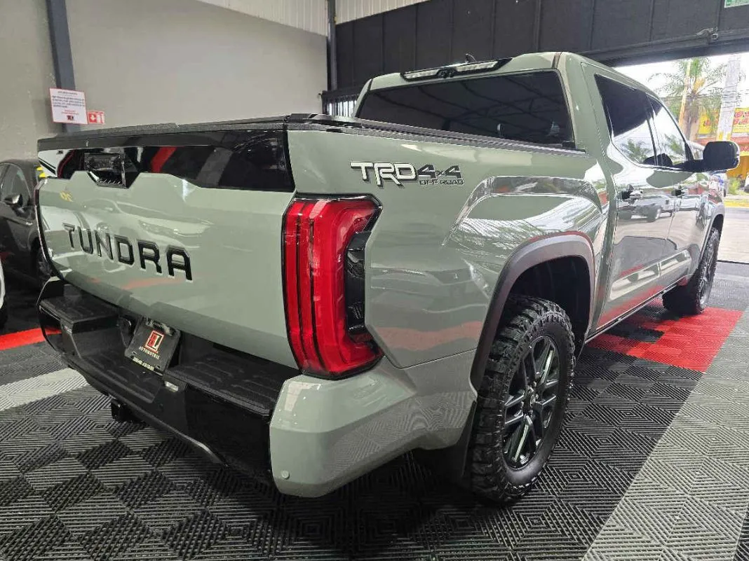Toyota Tundra 2023 4p Platinum PHEV V6/3.5/T Aut.