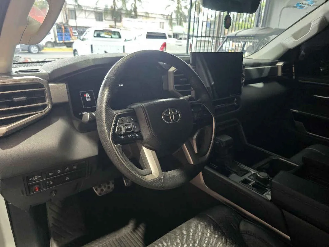 Toyota Tundra 2023 4p Platinum PHEV V6/3.5/T Aut.
