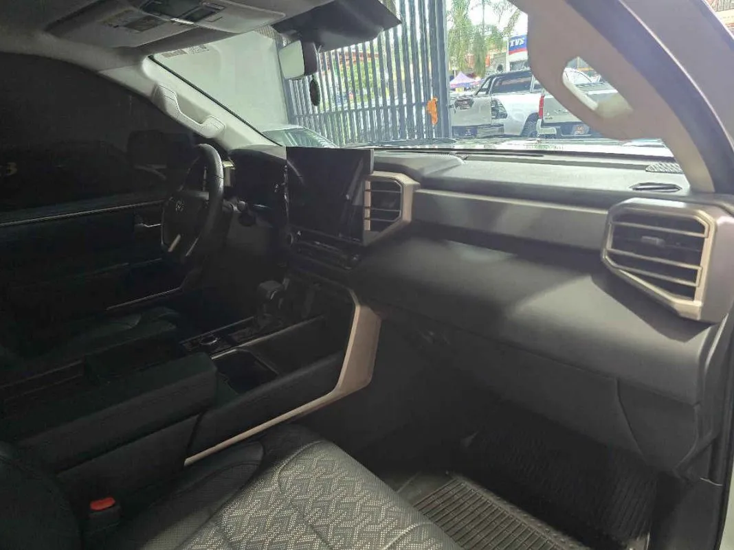 Toyota Tundra 2023 4p Platinum PHEV V6/3.5/T Aut.