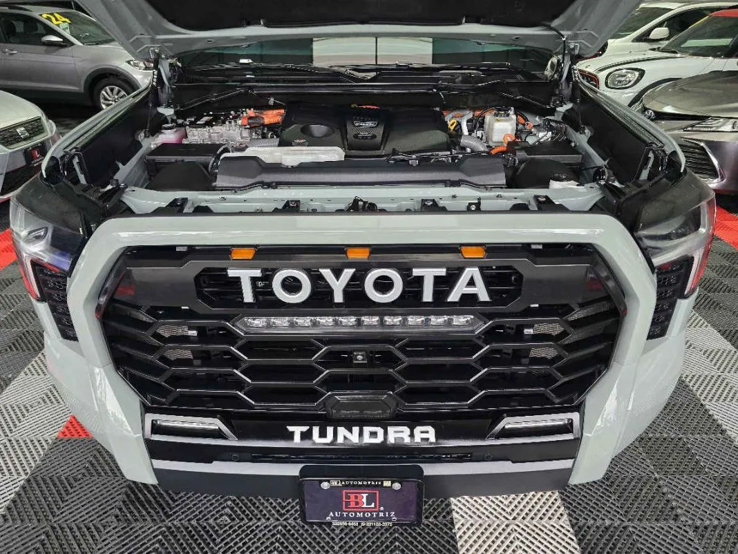 Toyota Tundra 2023 4p Platinum PHEV V6/3.5/T Aut.