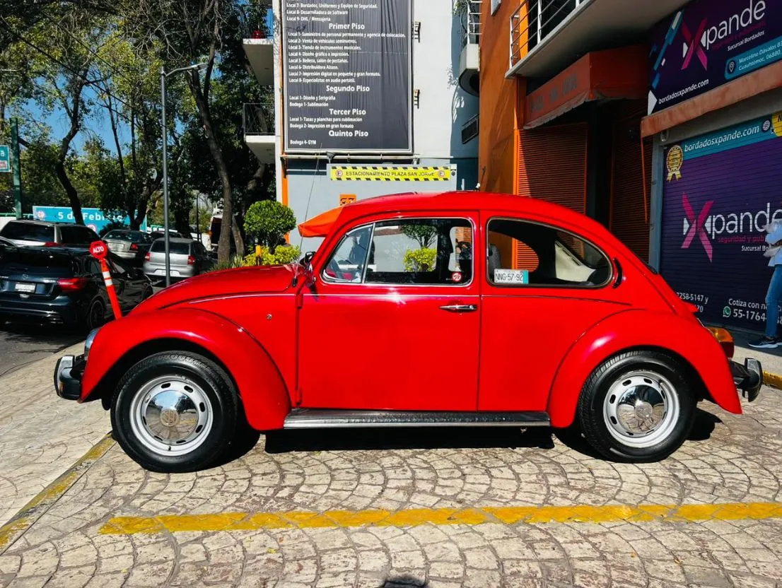 VOLKSWAGEN SEDÁN BOCHO 1992