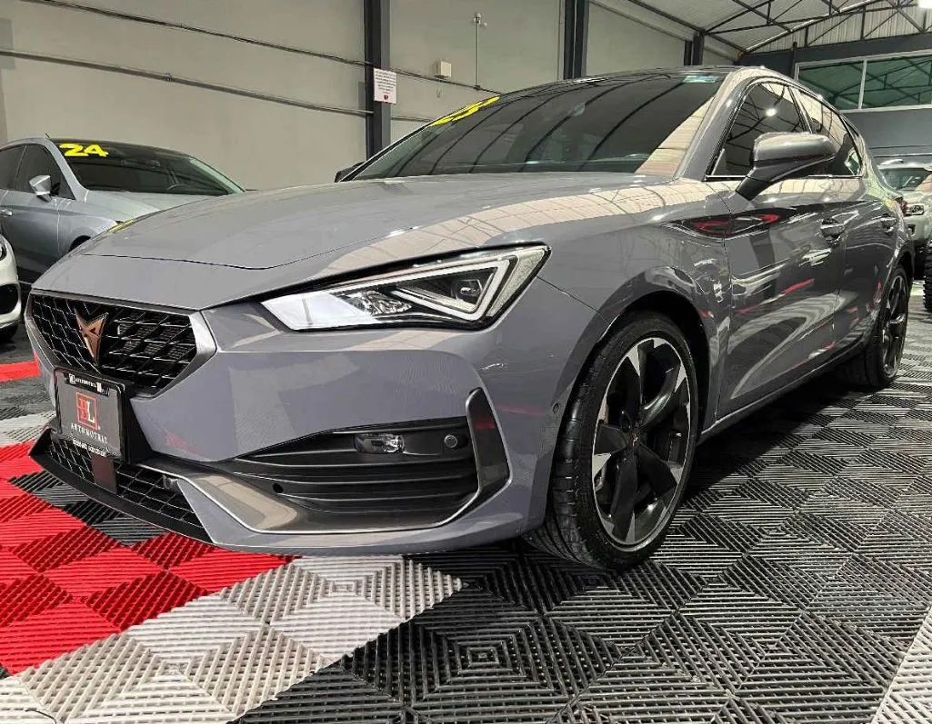 Cupra Leon 2023 5p Cupra 245 L4/2.0/T Aut.