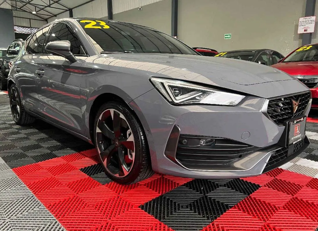 Cupra Leon 2023 5p Cupra 245 L4/2.0/T Aut.