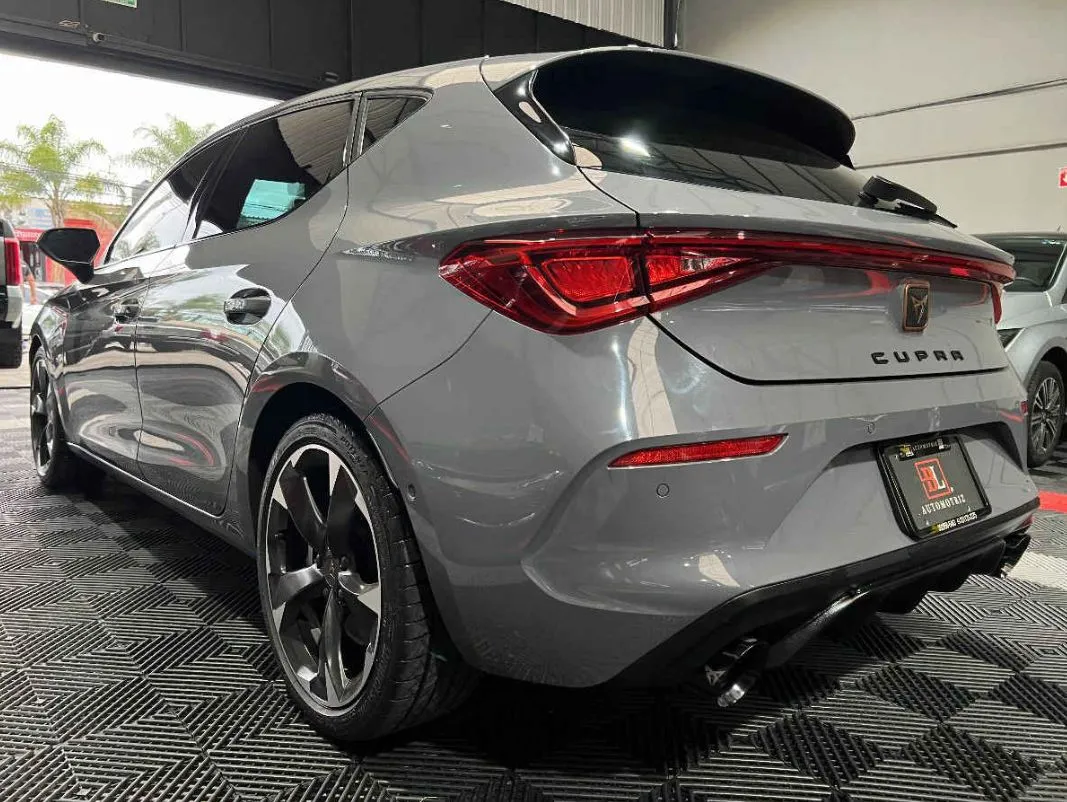 Cupra Leon 2023 5p Cupra 245 L4/2.0/T Aut.