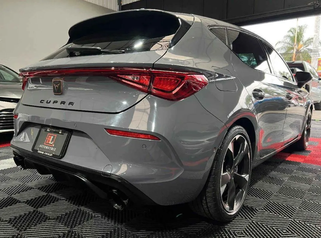 Cupra Leon 2023 5p Cupra 245 L4/2.0/T Aut.