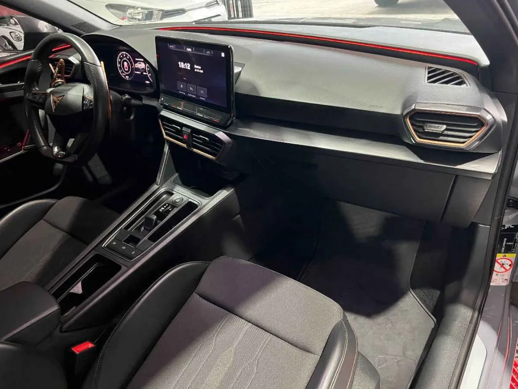 Cupra Leon 2023 5p Cupra 245 L4/2.0/T Aut.
