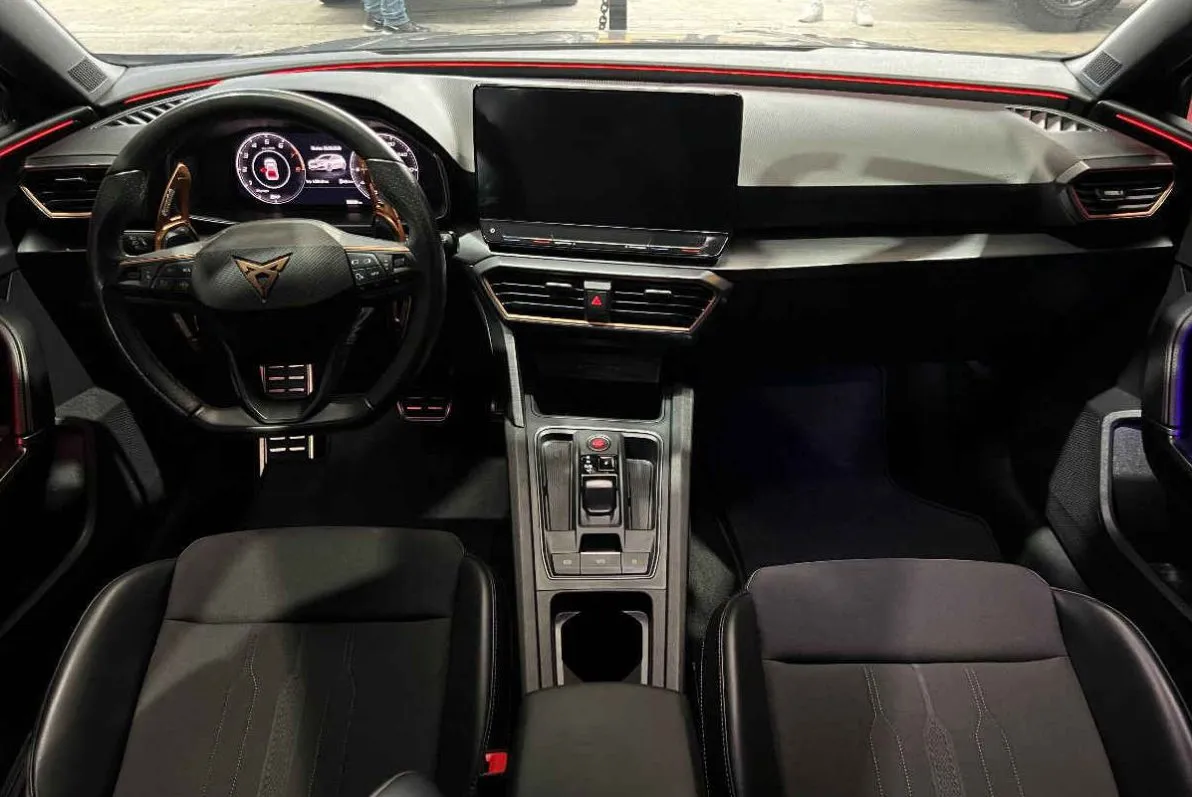 Cupra Leon 2023 5p Cupra 245 L4/2.0/T Aut.