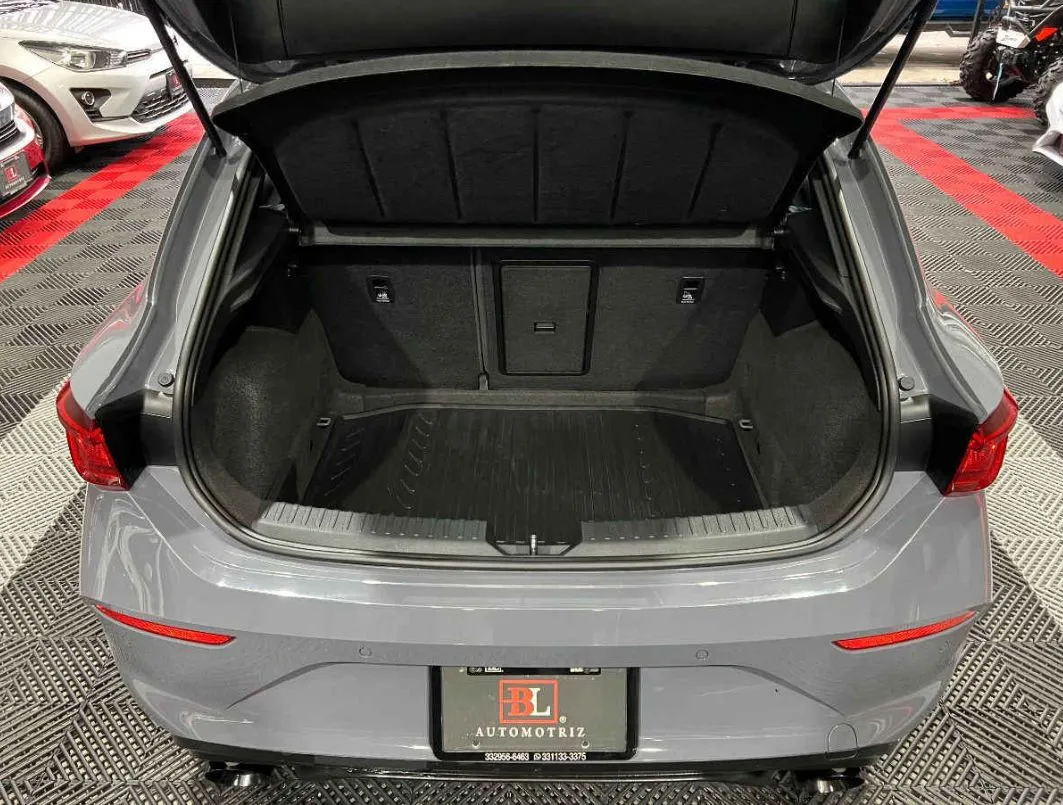 Cupra Leon 2023 5p Cupra 245 L4/2.0/T Aut.